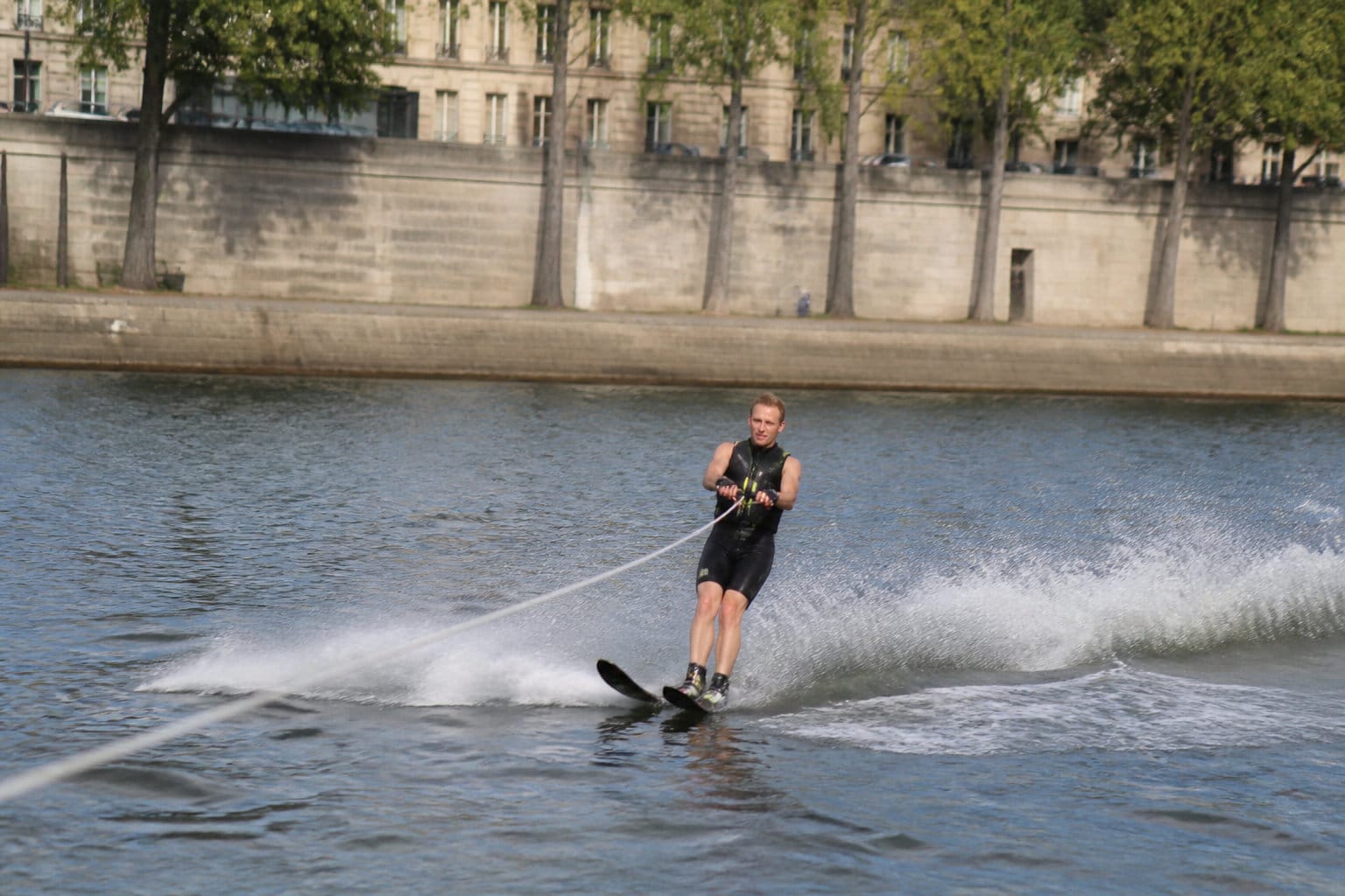 Sports de glisse et sensations : ski nautique et wakeboard